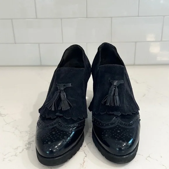 Women's pump 3" heel navy loafer. Patent leather and suede with tassel. - Picture 5 of 6